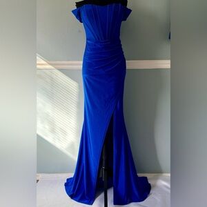 Elegant Blue Off-Shoulder Maxi Dress